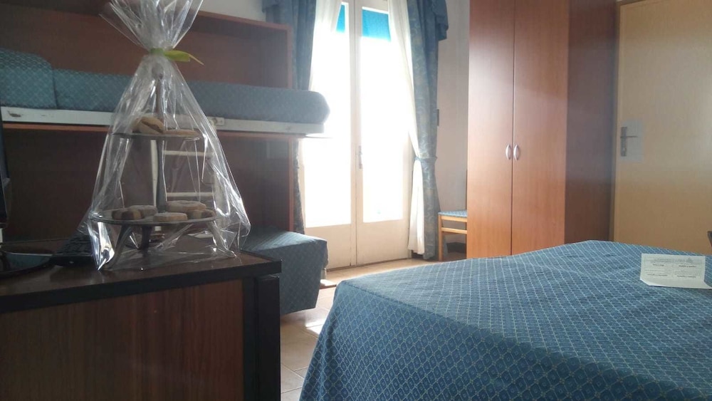 Quadruple Room, Balcony, Sea View photo 3