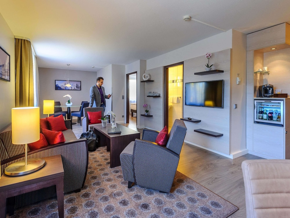 Privilege, Suite, 1 King Bed with Sofa bed photo 2