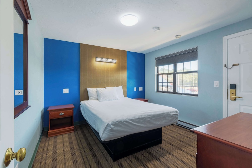 2 Bedroom Suite, Non Smoking - Photo 2