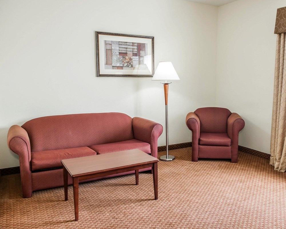 Suite, 1 Bedroom, Non Smoking (2 Queen Beds with Sofa Bed) - Photo 6