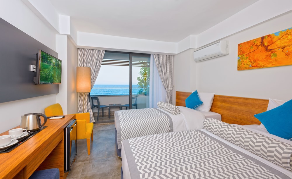 Standard Double or Twin Room, Sea View photo 1