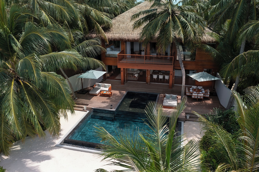 Two Bedroom Beach House With Pool - Photo 11