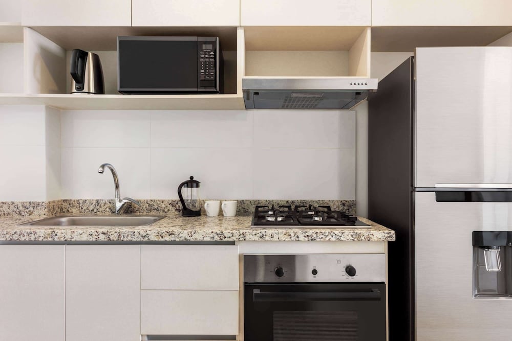 Economy Studio, 1 King Bed, Kitchen photo 3