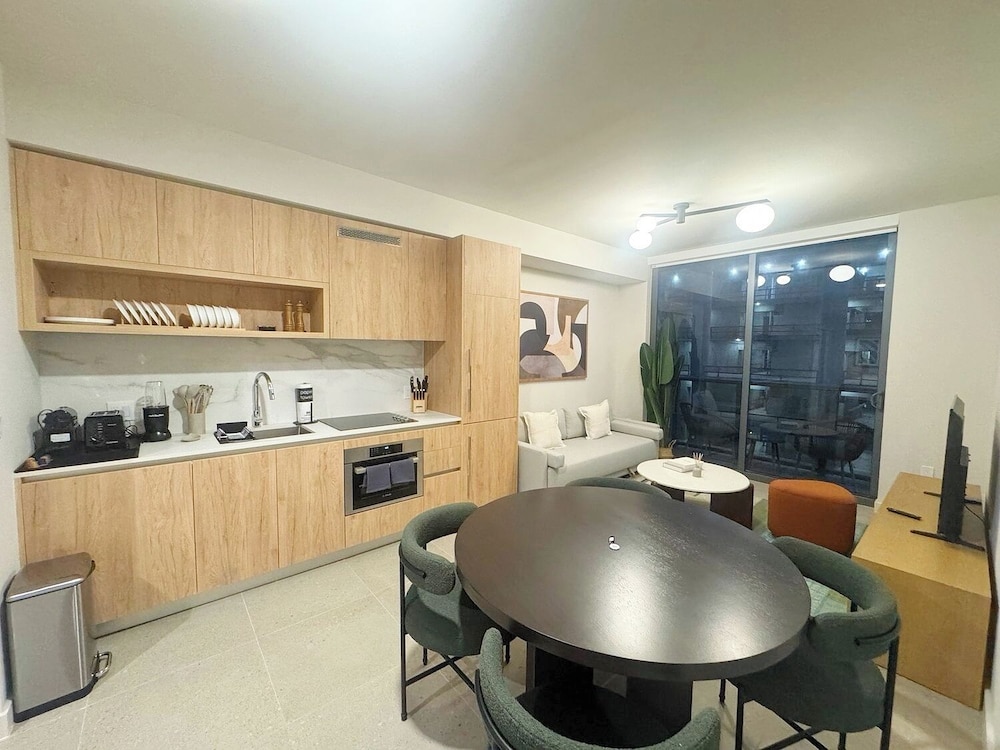 Exclusive Apartment, City View photo 2