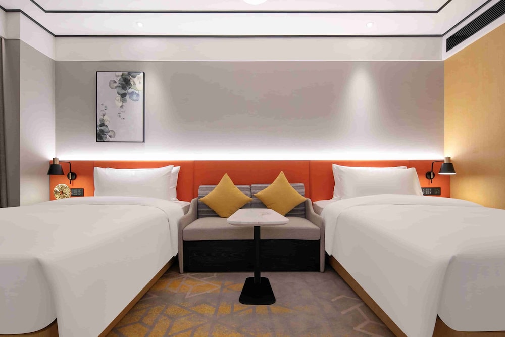 Deluxe Twin Room, 1 Queen Bed photo 1