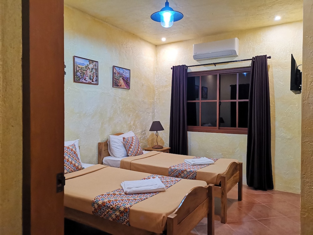 Standard Twin Room - Photo 1