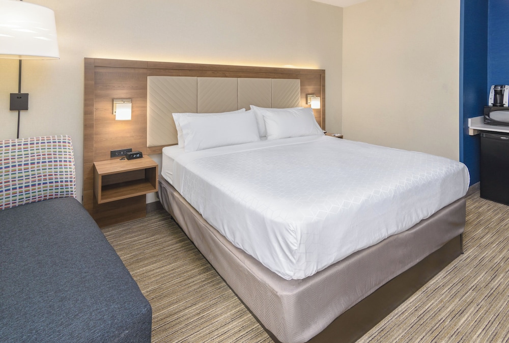 Standard Room, 1 King Bed, Accessible (Communications) - Photo 7