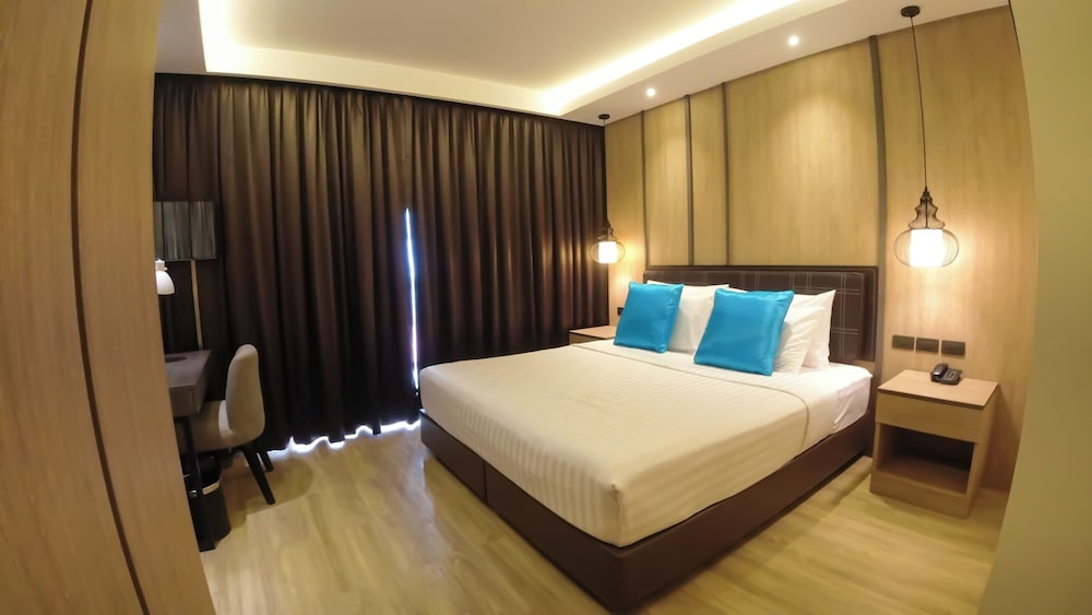 Studio, 1 King Bed, City View
