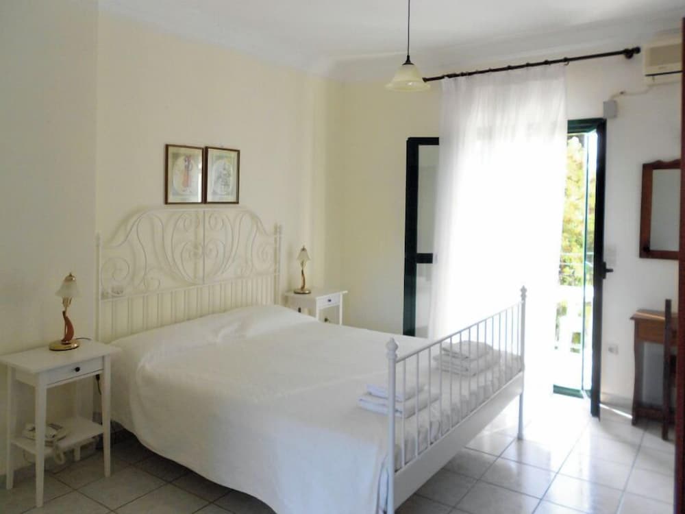 Standard Double Room, Garden View