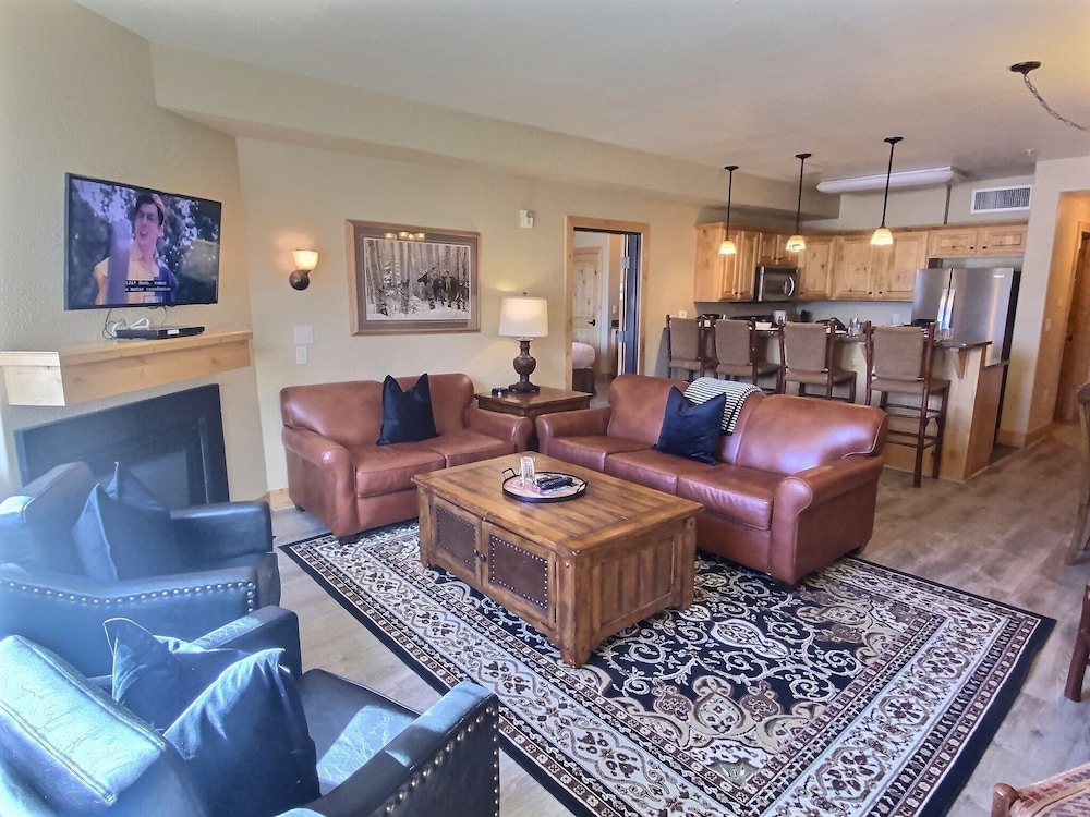 Condo, 2 Bedrooms