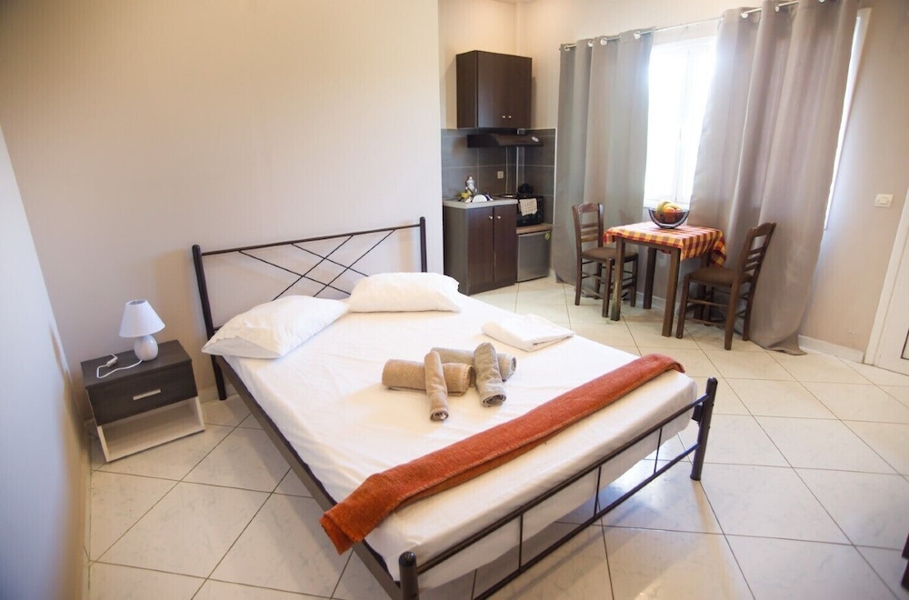 Studio (2 Adults)