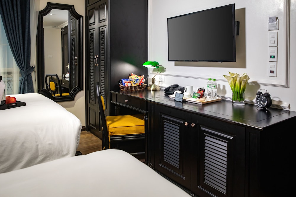 Deluxe Room, Non Smoking, No Windows - Photo 7