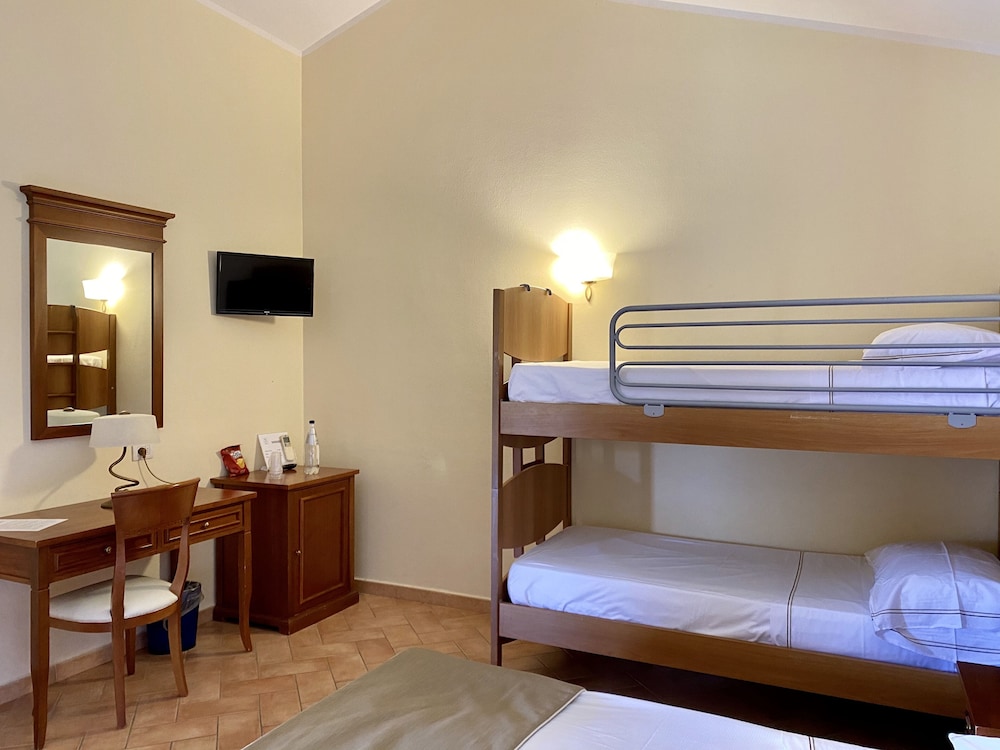 Superior Quadruple Room photo 2