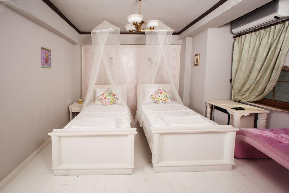 Standard Twin Room, 2 Twin Beds photo 3