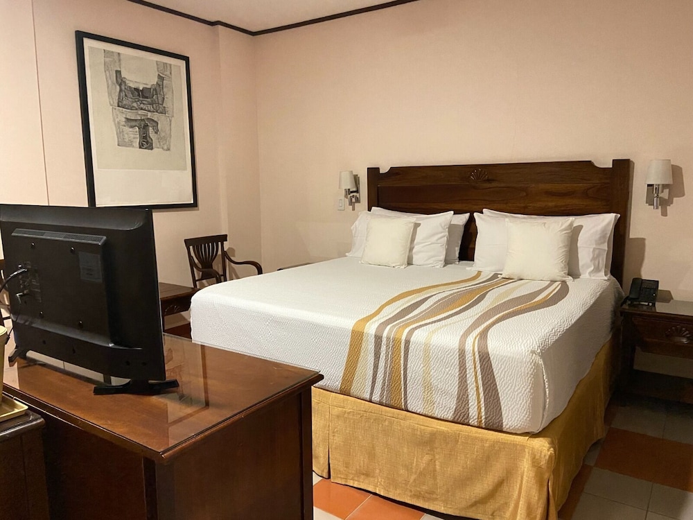 Superior Suite, 1 King Bed, Non Smoking (Junior Suite) photo 2