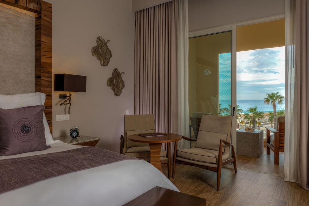 Towers Deluxe Ocean View Room with Butler Service - Photo 7