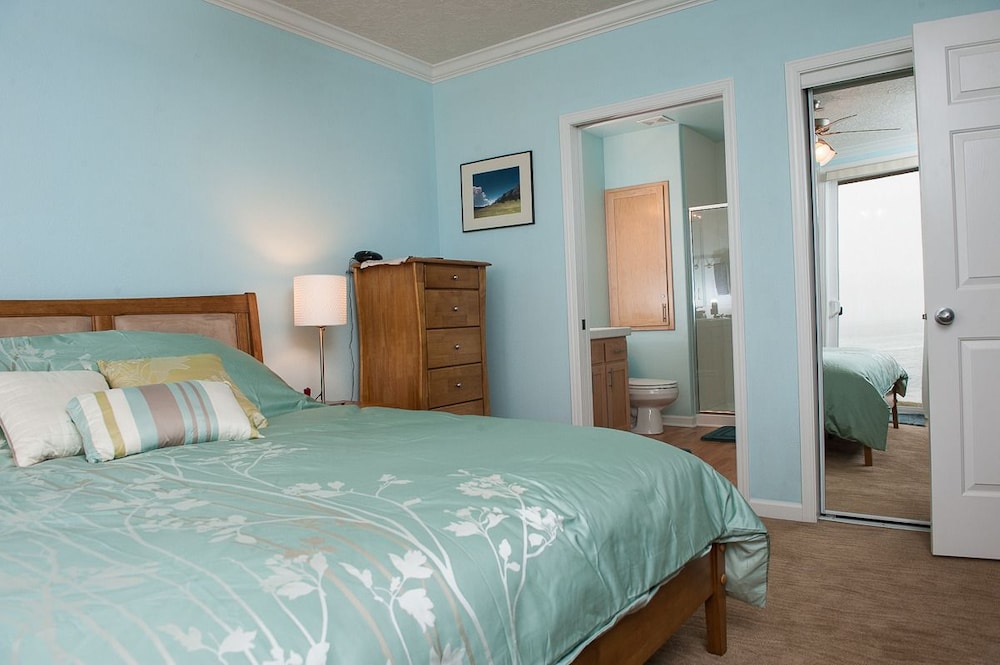 Condo, 2 Bedrooms, 2 Bathrooms, Ocean View (Ocean's Melody) photo 1