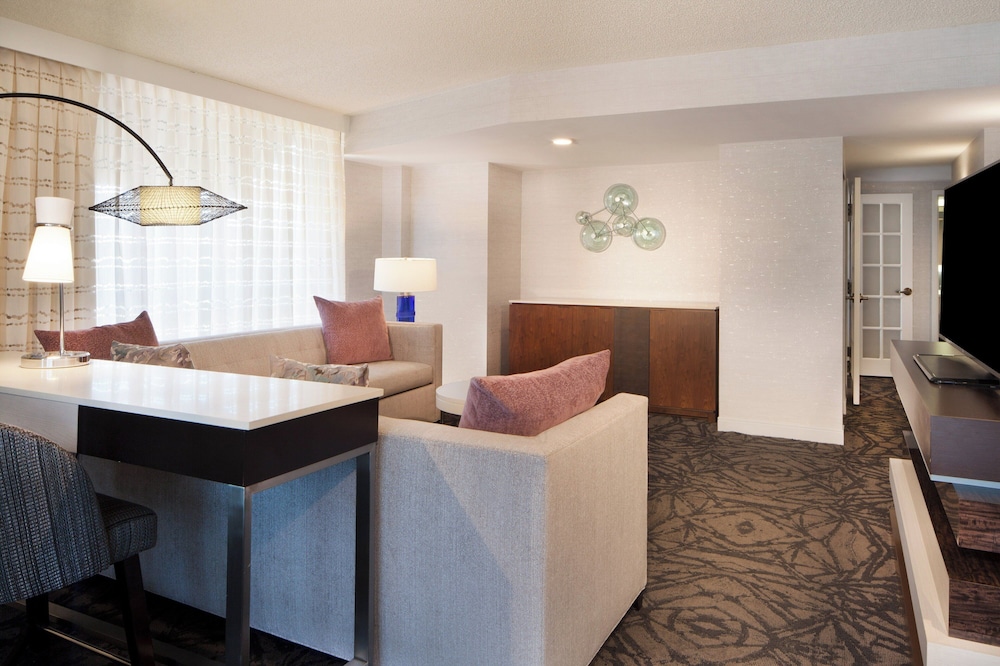Suite, 1 Bedroom (SW-M) - Photo 1