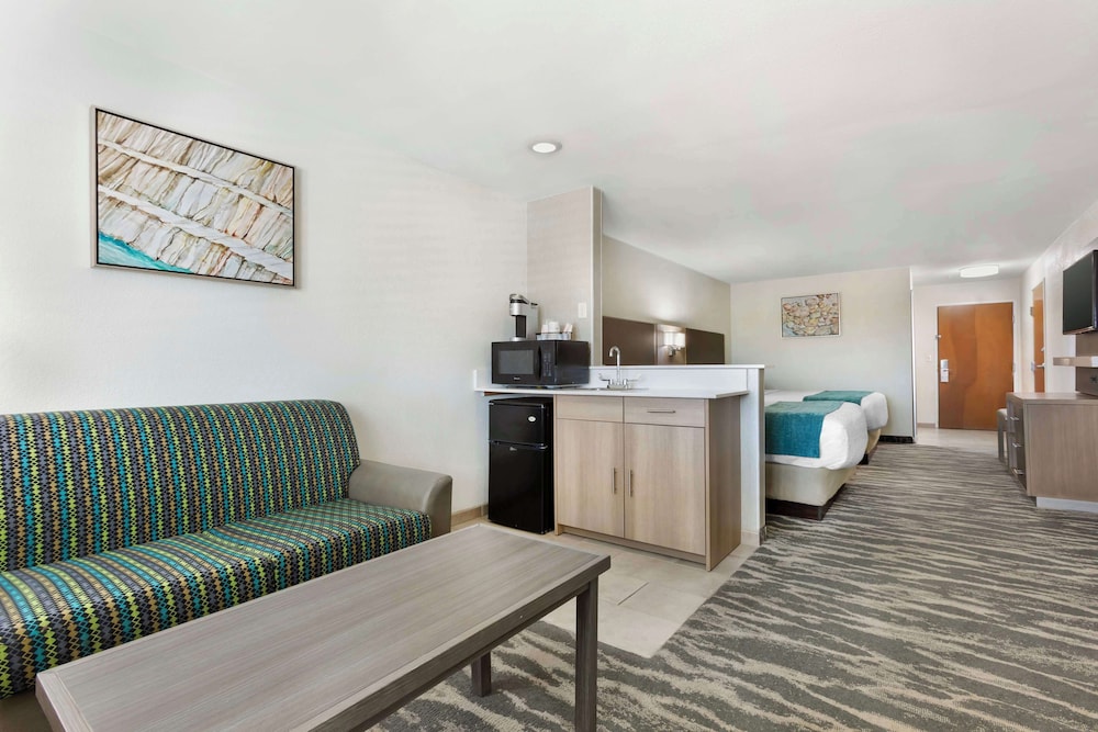 Suite, 2 Queen Beds, Non Smoking, Refrigerator & Microwave (with Sofabed) - Photo 1