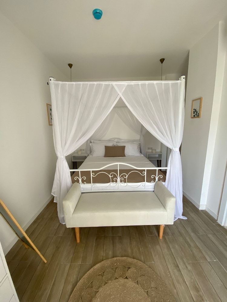 Superior Room, 1 Queen Bed, Balcony, Ground Floor