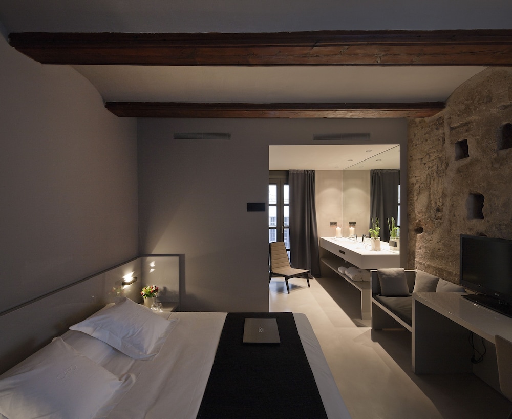 Classic Double or Twin Room - Photo 7