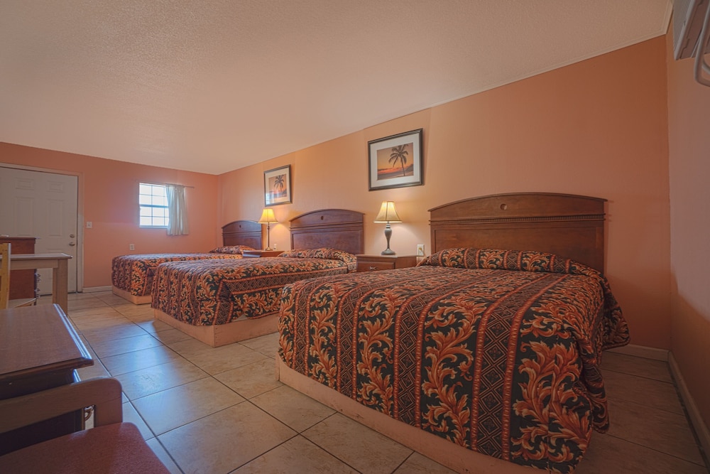 Room, Multiple Beds - Photo 1