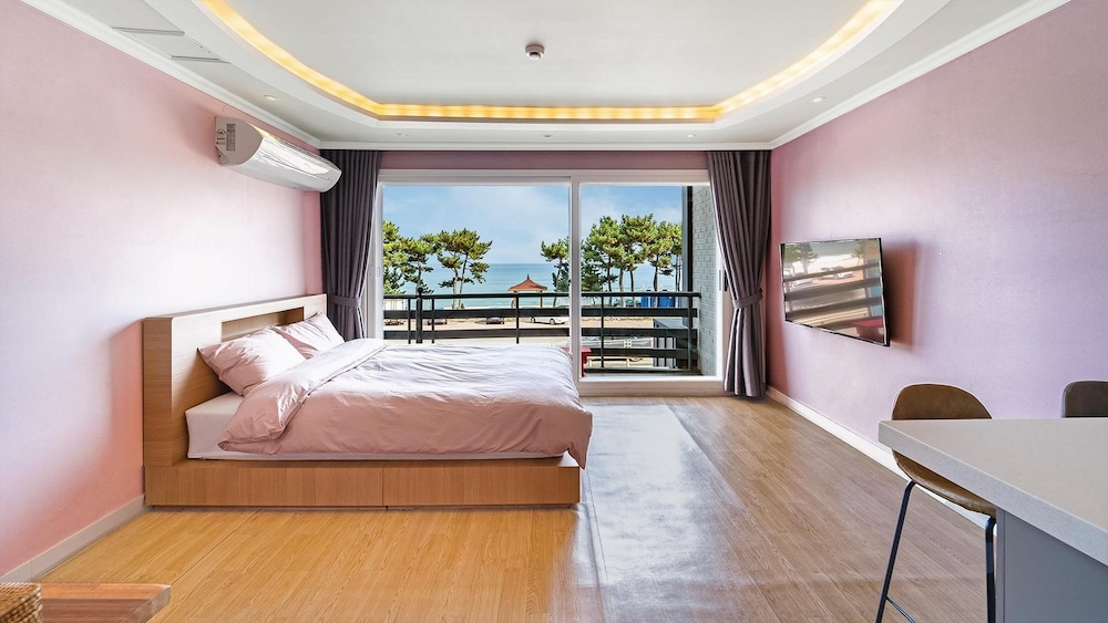 Basic Room, 1 Bedroom (Apple Mint 201 (Ocean View)) photo 1