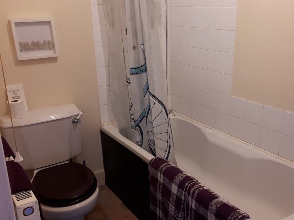 Twin Room, Ensuite (The Thistle Suite) photo 3