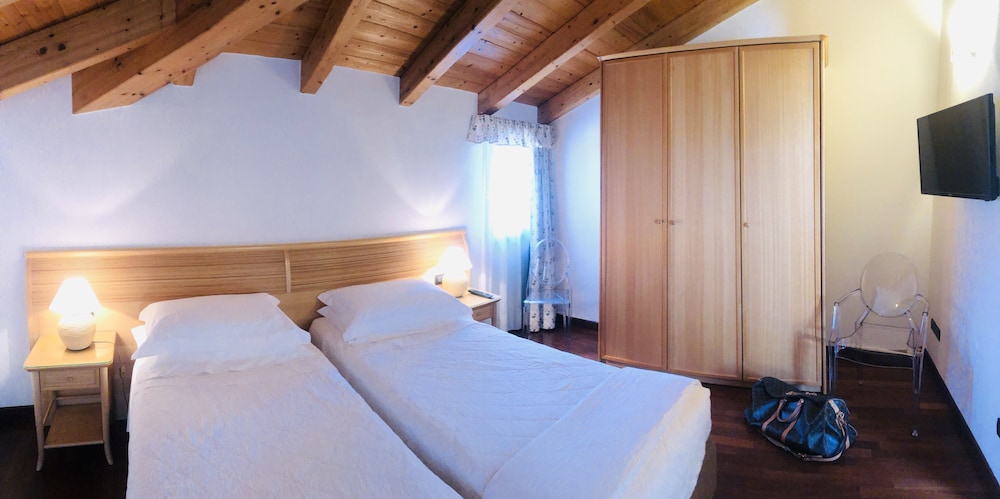 Penthouse, 2 Bedrooms, 2 Bathrooms photo 3