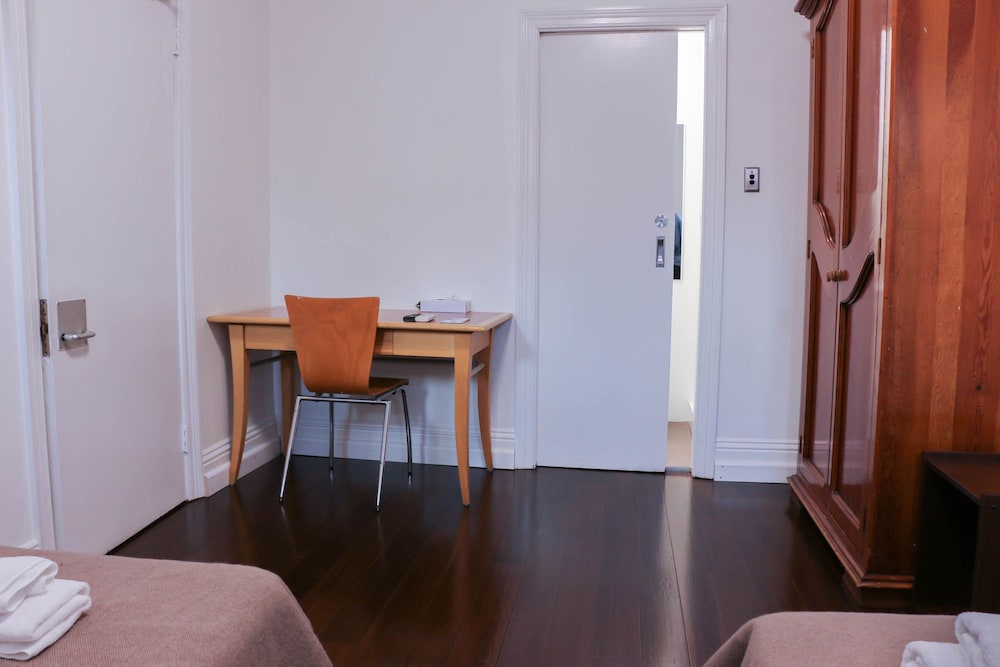 Twin Room, Ensuite photo 3