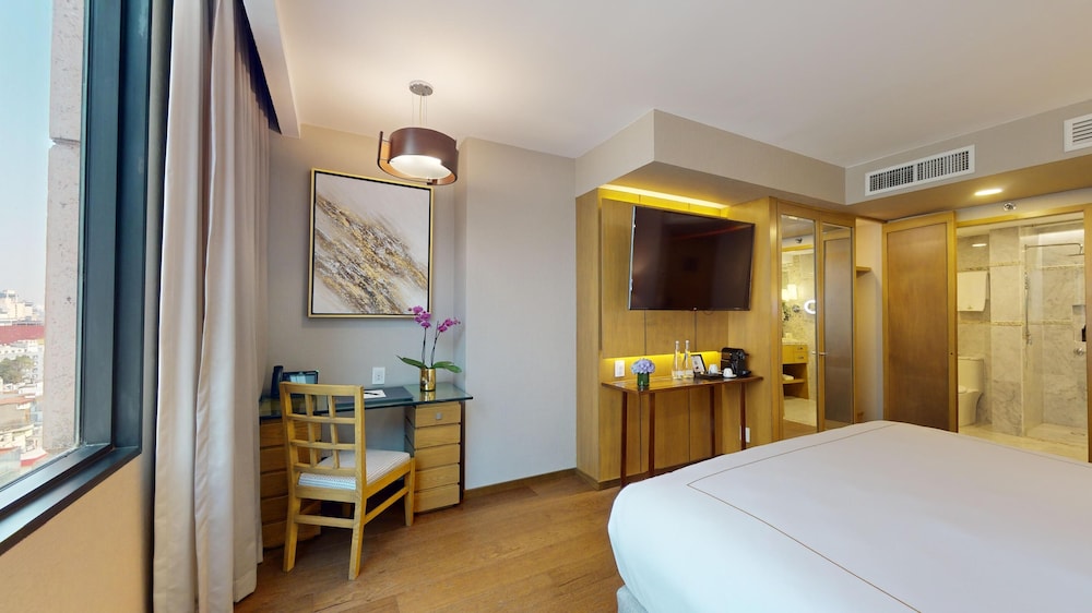 Deluxe Superior Room, 1 King Bed photo 2
