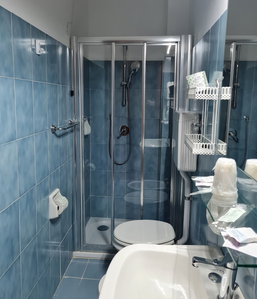 Standard Triple Room photo 2