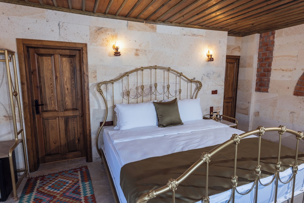 Superior Double Room, 1 King Bed with Sofa bed, Housekeeping, Garden View photo 3