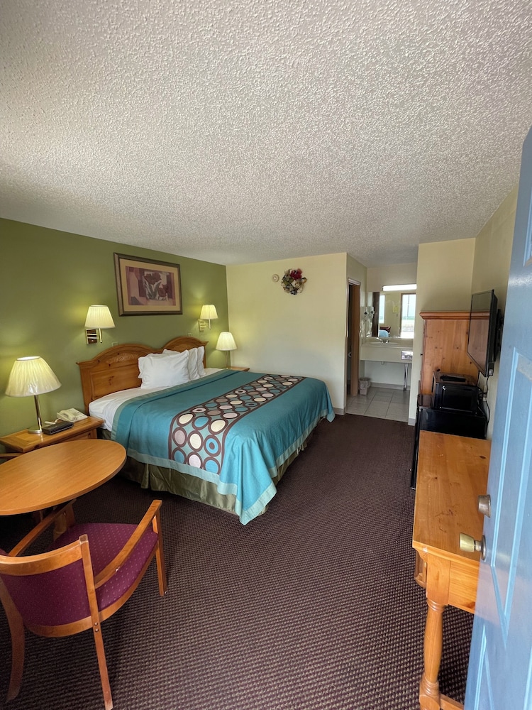 Standard Room, 1 King Bed, Non Smoking - Photo 7