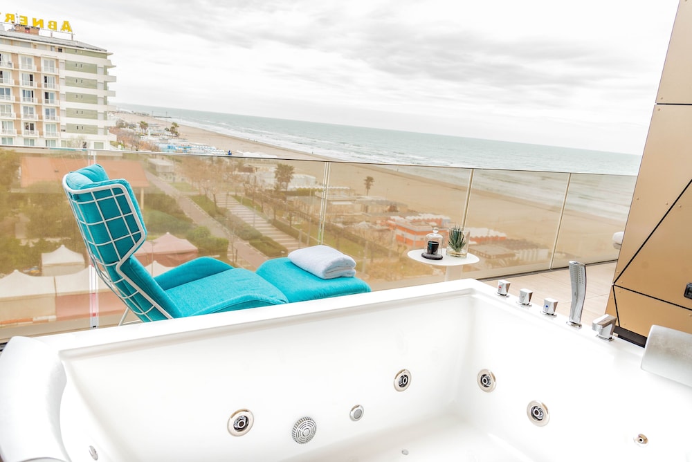 Grand Suite, Jetted Tub, Partial Sea View photo 3