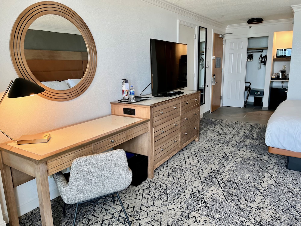Room, 1 King Bed with Sofa bed, Balcony, Partial Ocean View - Photo 19