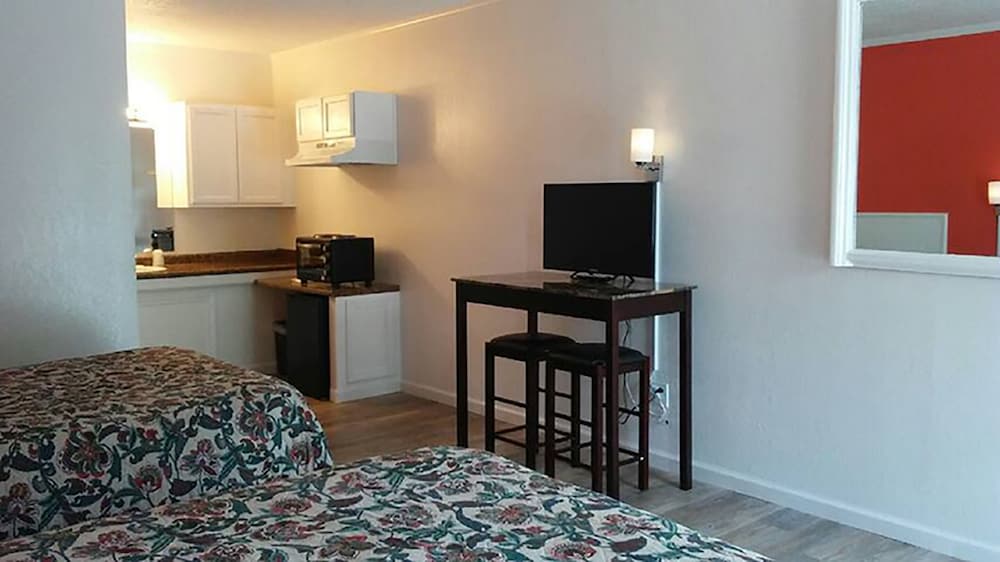 Design Room, 2 Double Beds, Kitchenette, Ground Floor photo 3