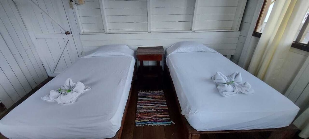 Private 2 Singles w/ Private Bathroom