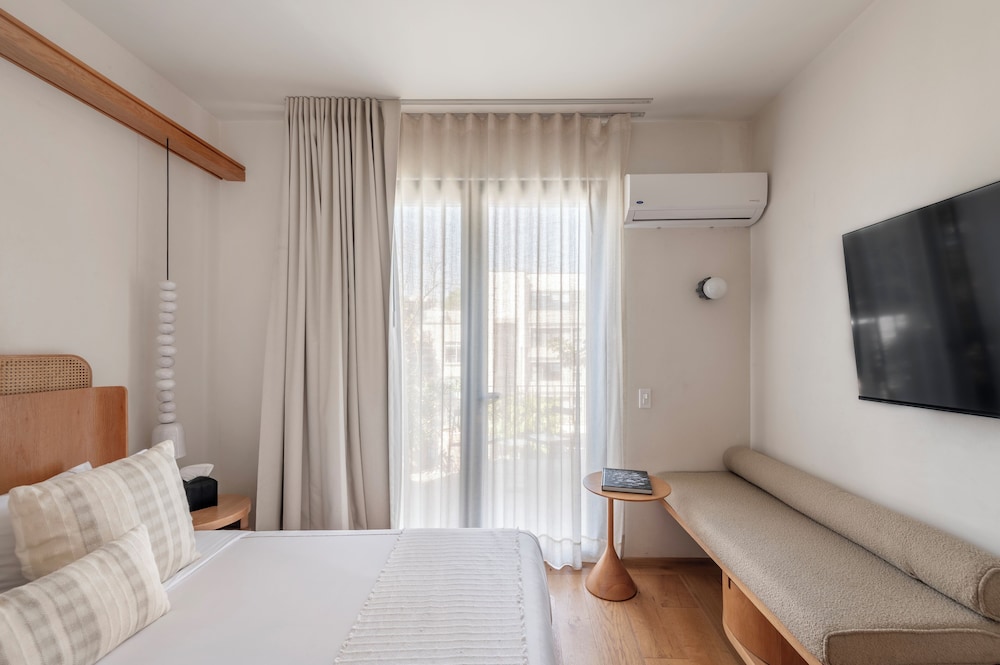 Comfort Room - Photo 2