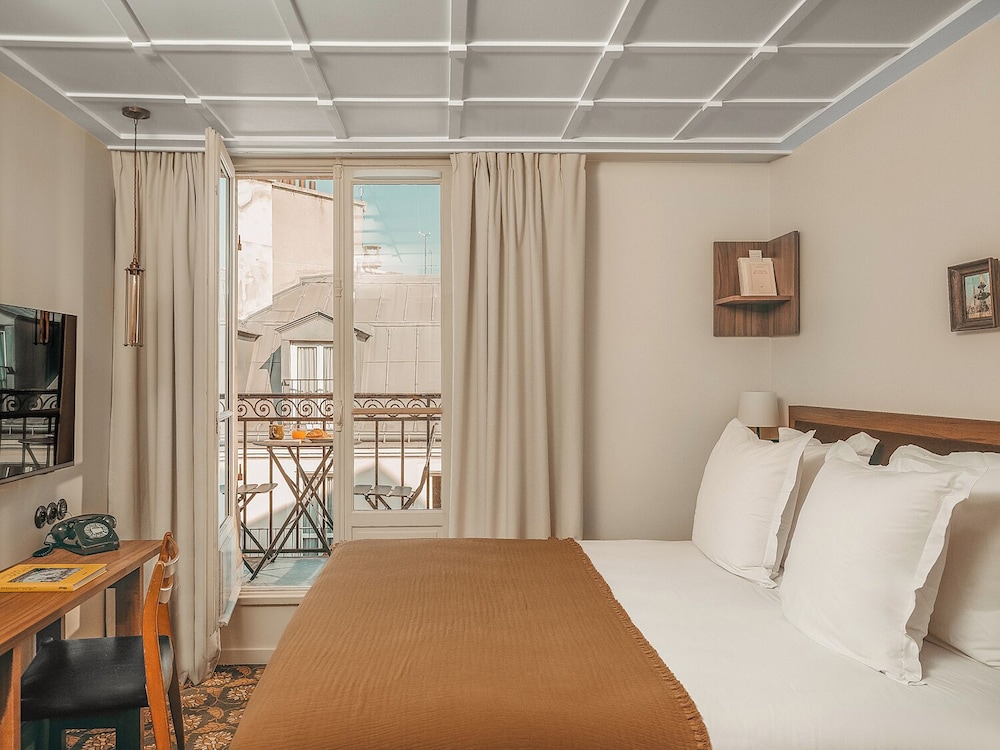Classic Double Room, Balcony photo 2