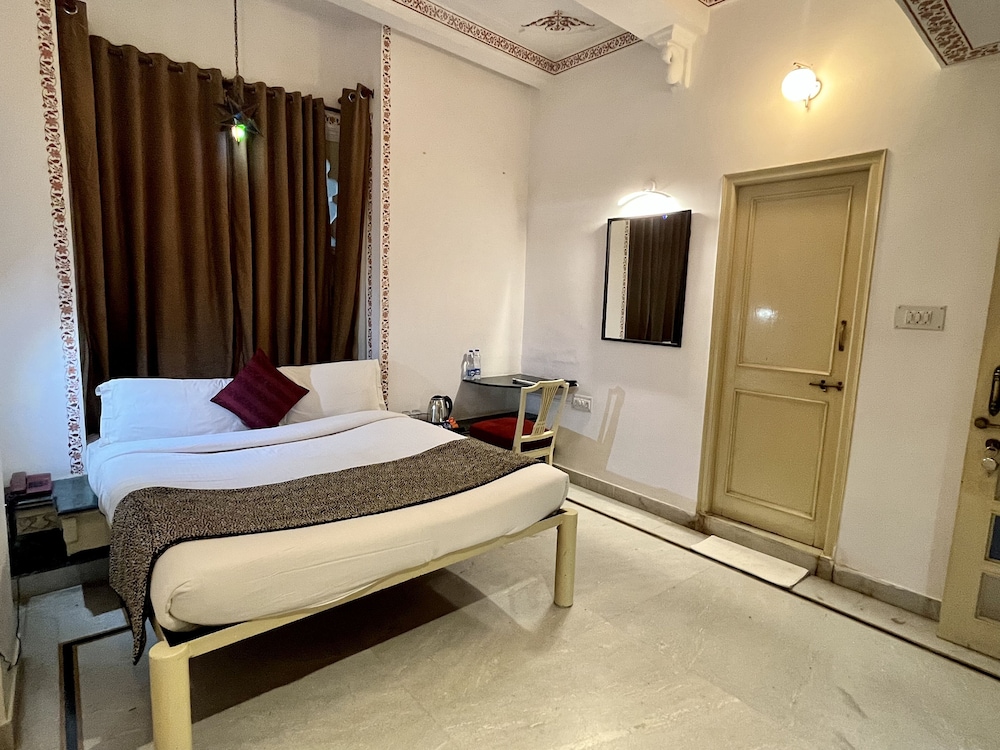 Standard Room Without Airconditioner - Photo 2