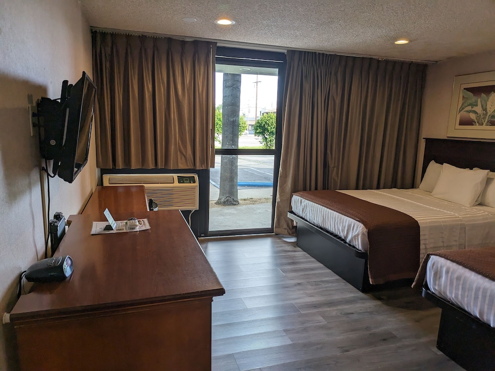 Deluxe Double Room, 2 Queen Beds, Non Smoking at Valley Inn in Mission Hills