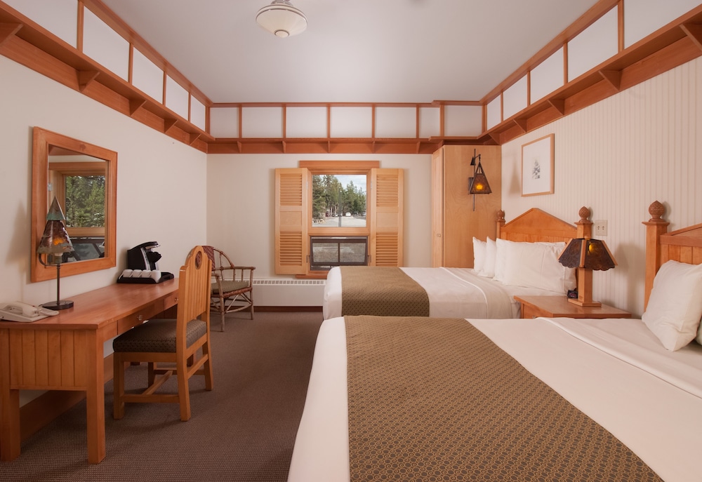 Deluxe Lodge Room 2 Queen photo 1