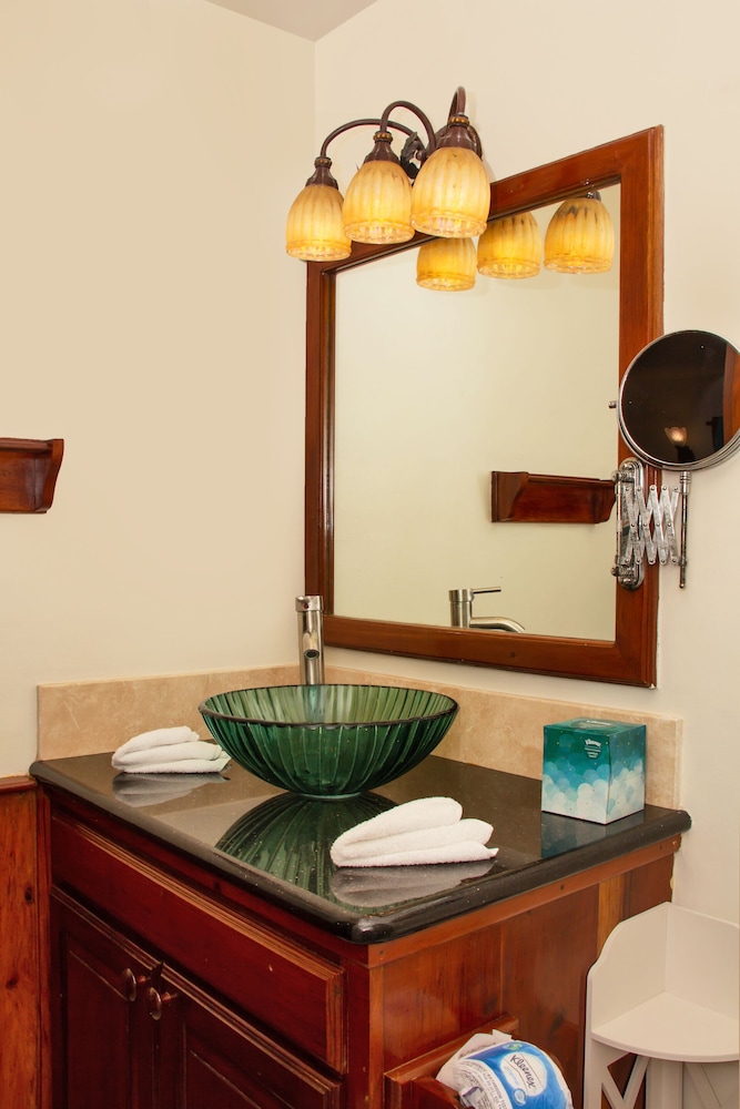 Deluxe Condo, Ensuite, Beach View (Beach Front 1st Floor) photo 3