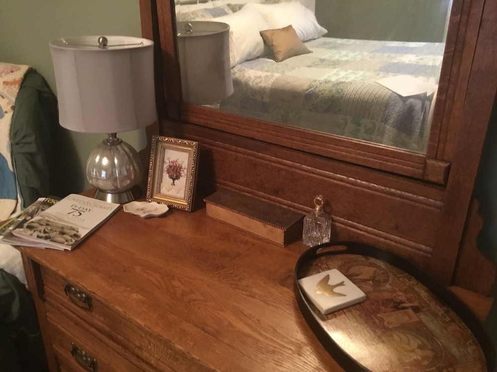 Hayley's Room With Shared Bath photo 3