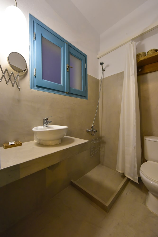 Basic Double Room, 2 Twin Beds, Non Smoking, Sea View photo 3