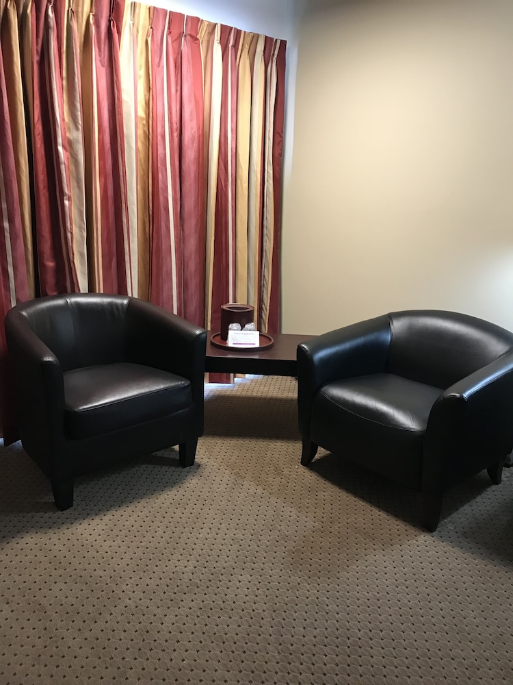 Standard Room, 1 King Bed photo 3