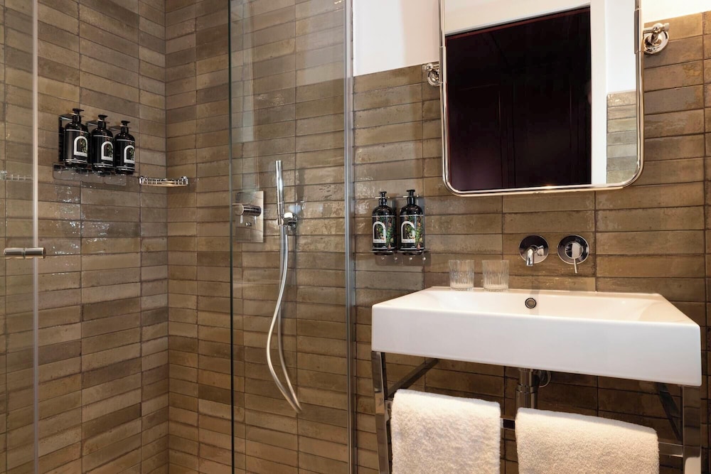 Deluxe Room (with spa access)