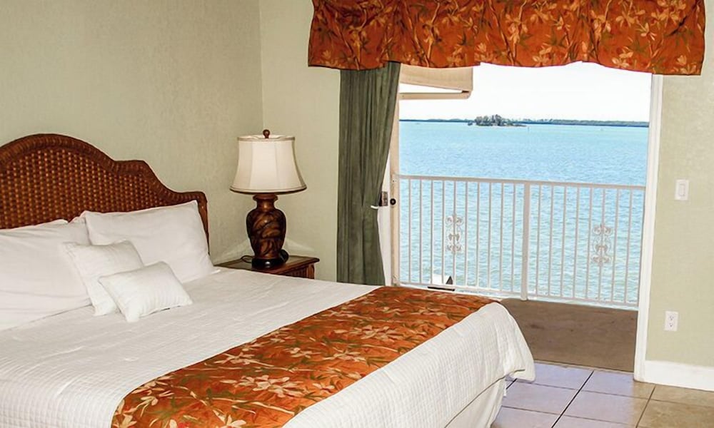 Studio King Or Queen, Waterfront View