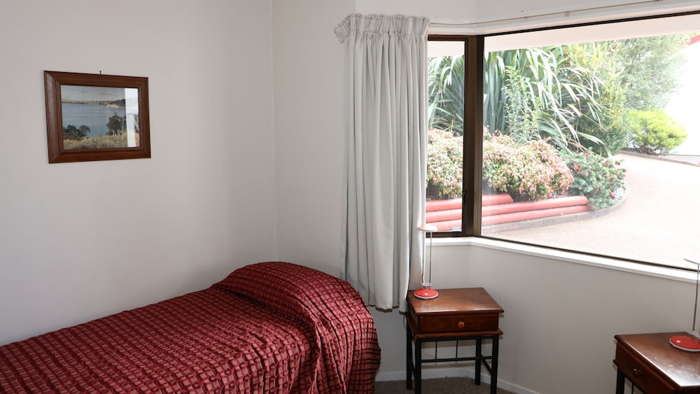 Standard 2 Bedroom Apartment with Kitchen photo 2
